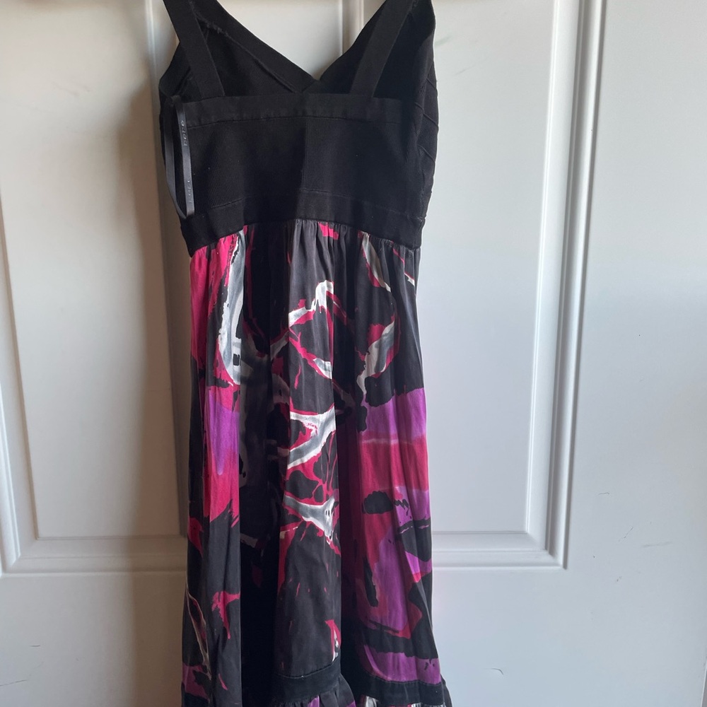 NWOT. BEBE STRETCH TOP FLORAL